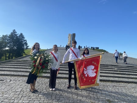 Udział w uroczystościach upamiętniających bohaterów Wojny Obronnej 1939 roku oraz wszystkie ofiary II wojny światowej. 